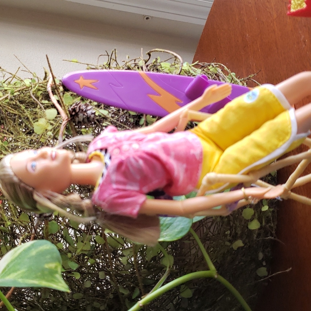 Rare Disney Hannah Montana BFF Lilly Summer Surf Shop dolls and accessories - Picture 8 of 14